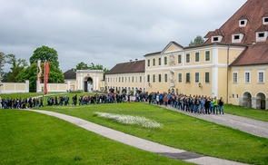 Wallfahrt der Landwirtschafstschulen in OÖ, Motto „Der Stein schwimmt“. 